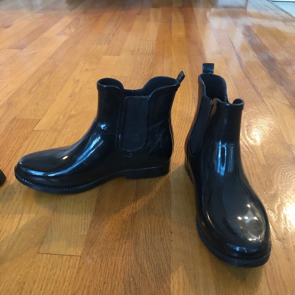 Michael Kors navy blue short rain boots size 8